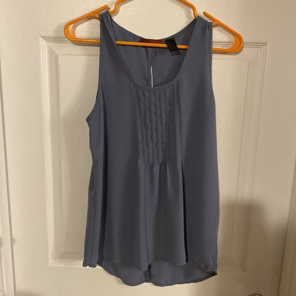 BKE Red Blouse Women’s Small Sleeveless Scoop Neck Blue Slit Back